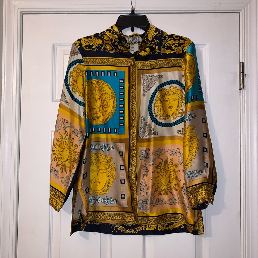 🚨SOLD🚨 VERSACE Vintage Women’s 100% silk Shirt